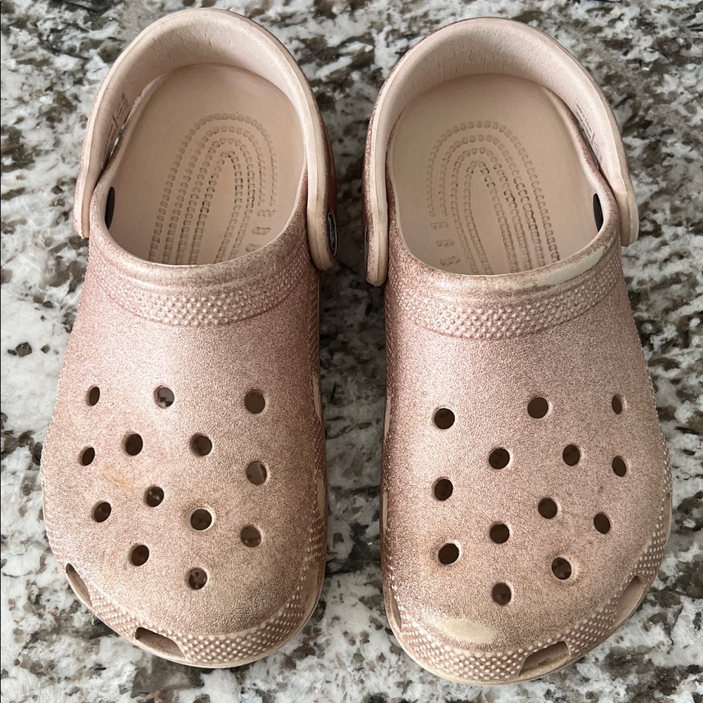 Kids Glitter Clogs in pink. Size 4